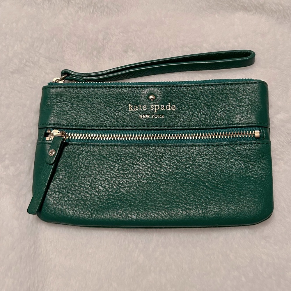 EUC Kate Spade wristlet, green with gold 💚💛